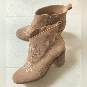 Lucky Brand Pexton Suede Embroidered Roses Ankle Boot 8